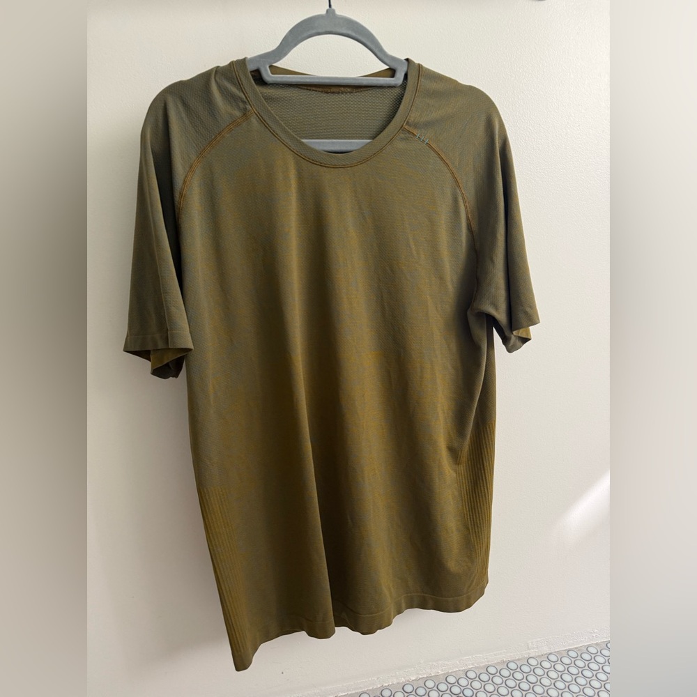 Lululemon Metal Vent Athletic Shirt Size Large Green